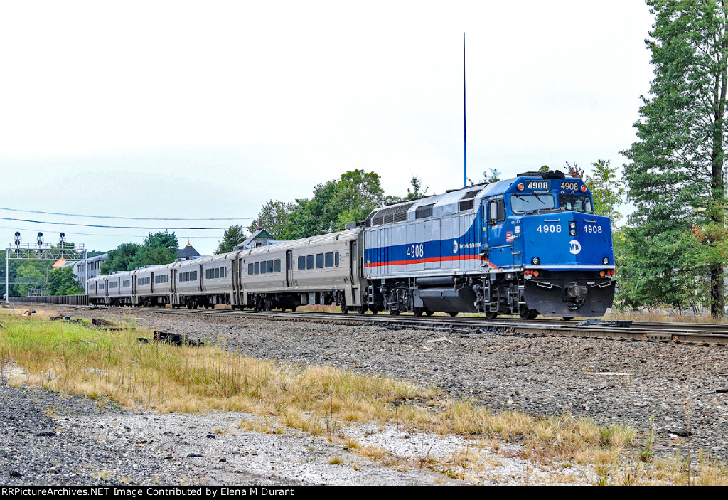 MNCR 4908 on train 9158